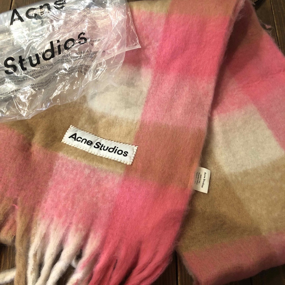 Acne Studios(アクネストゥディオズ)のacne studiosアクネマフラーショール❤️ピンク レディースのファッション小物(マフラー/ショール)の商品写真