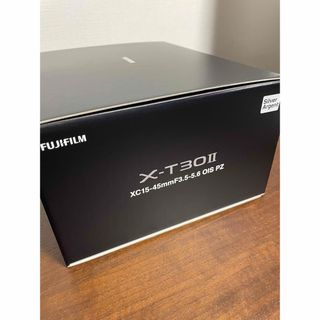 フジフイルム(富士フイルム)の新品 X-T30II XC15-45mm レンズキット 予備バッテリー付き (ミラーレス一眼)