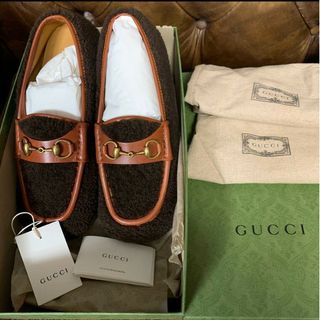 グッチ(Gucci)のGUCCI ムートン ローファー ホースビット　BROWN 8(スリッポン/モカシン)