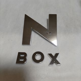 ホンダ(ホンダ)の※ホンダ「NBOX」純正ゲートエンブレム⑤(車種別パーツ)