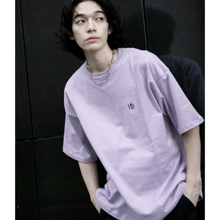 ハレ(HARE)のHAREモノグラムカットソー(HARE) 古着　韓国　ワンポイント　刺繍　紫(Tシャツ/カットソー(半袖/袖なし))