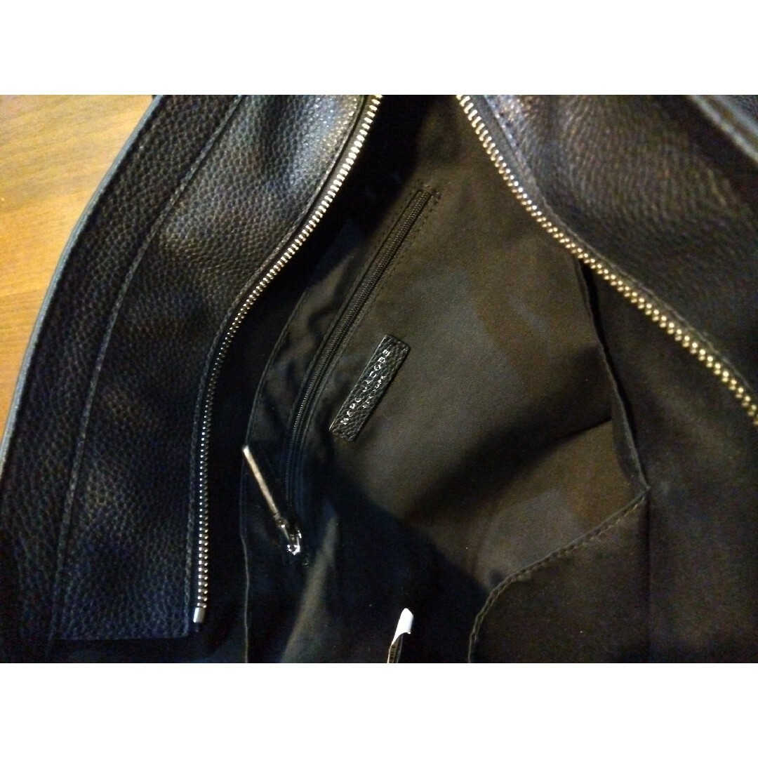 MARC JACOBS(マークジェイコブス)のマークジェイコブス トートバッグ シグネット サークルロゴ ラージ 黒 レディースのバッグ(トートバッグ)の商品写真