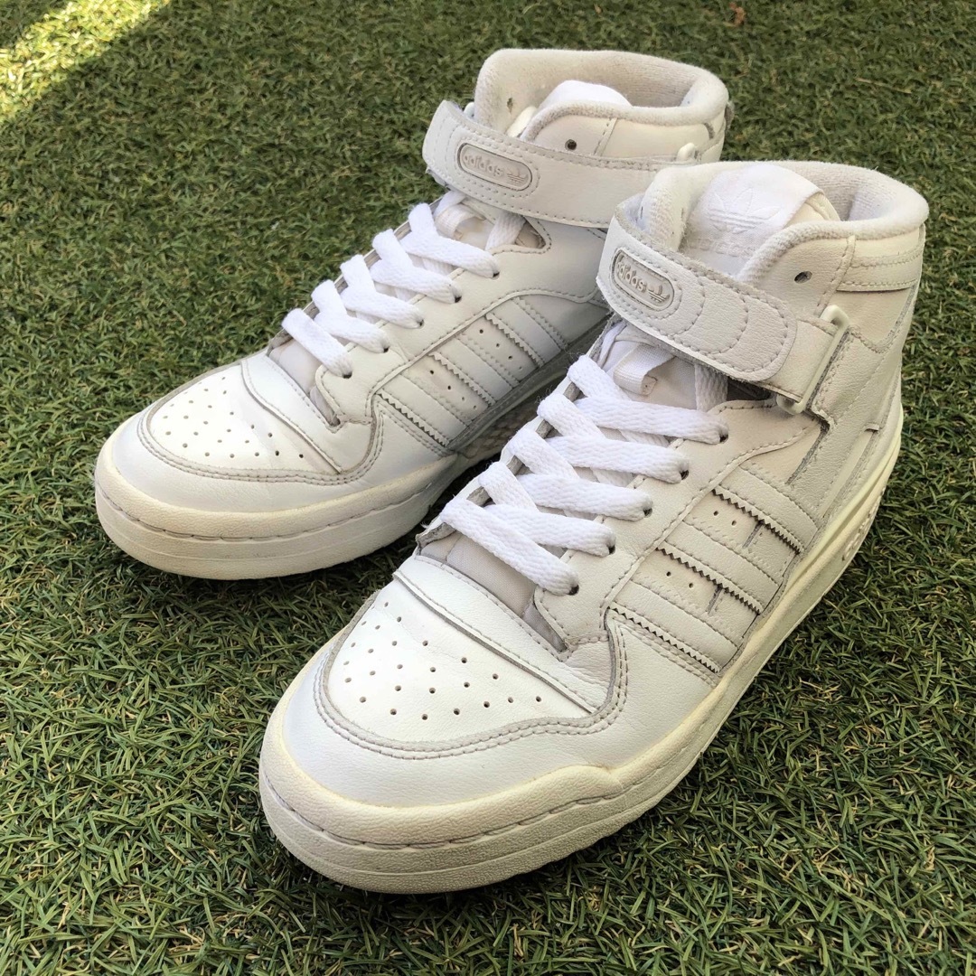 adidas(アディダス)の美品23 adidas FORUM MID アディダス フォーラム HW600 レディースの靴/シューズ(スニーカー)の商品写真