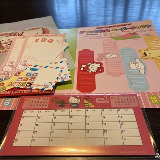 ハローキティ(ハローキティ)のキティ2024 卓上カレンダー ＋おまけ(カレンダー/スケジュール)