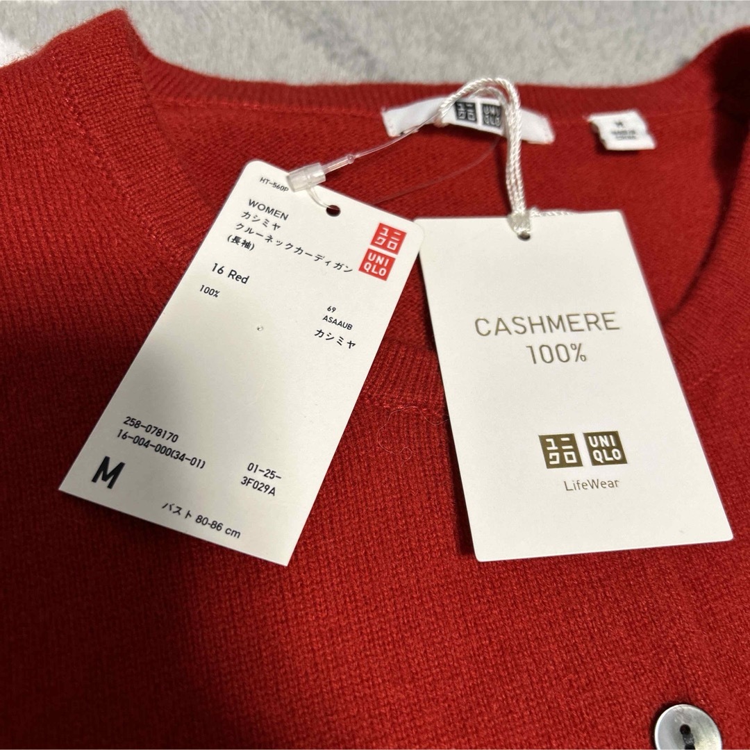 UNIQLO(ユニクロ)の新品タグ付き　UNIQLO  カシミヤ100%クルーネックカーディガン　 M レディースのトップス(カーディガン)の商品写真