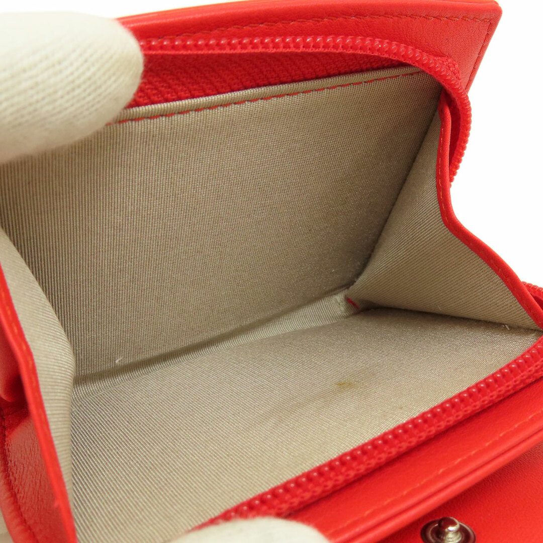 CHANEL(シャネル)のCHANEL ココマーク シルバー金具 二つ折り財布（小銭入れあり） エナメル レディース レディースのファッション小物(財布)の商品写真