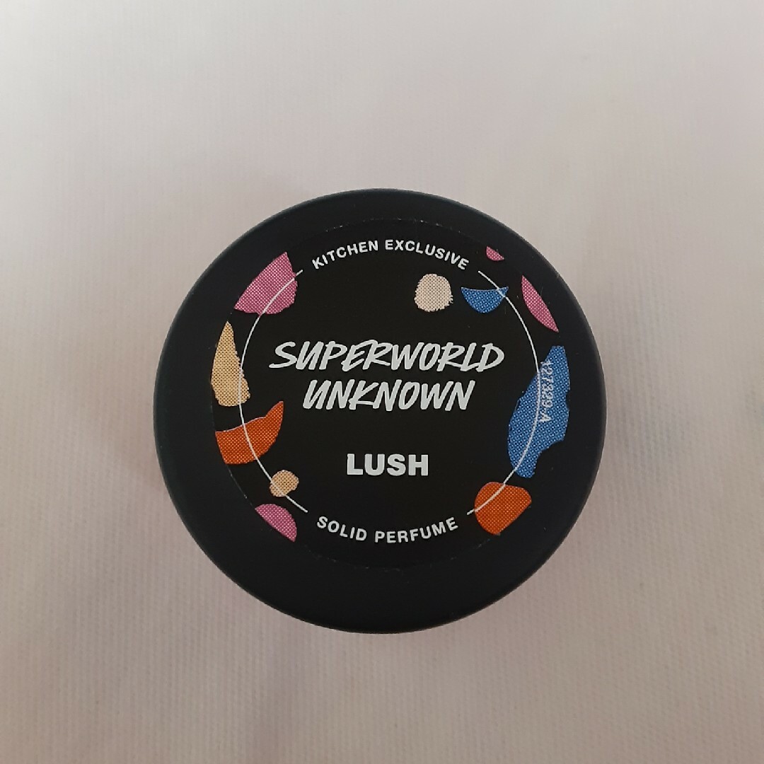 LUSH(ラッシュ)のLUSH⭐ソリッドパフューム(練り香水)⭐おまけ：リップジェリー【注⚠️】 コスメ/美容の香水(ユニセックス)の商品写真