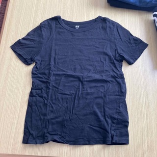 エイチアンドエム(H&M)のH&M 黒Tシャツ　無地　140(Tシャツ/カットソー)