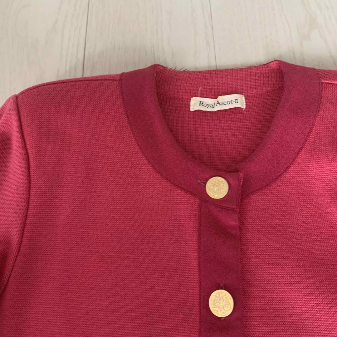 ノーカラージャケット　ピンク　アウター　カーディガン　ゴールドボタン　赤 レディースのジャケット/アウター(ノーカラージャケット)の商品写真