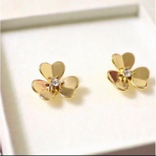 お花　フラワーピアス　クローバーピアス　クローバー　ピアス(ピアス)