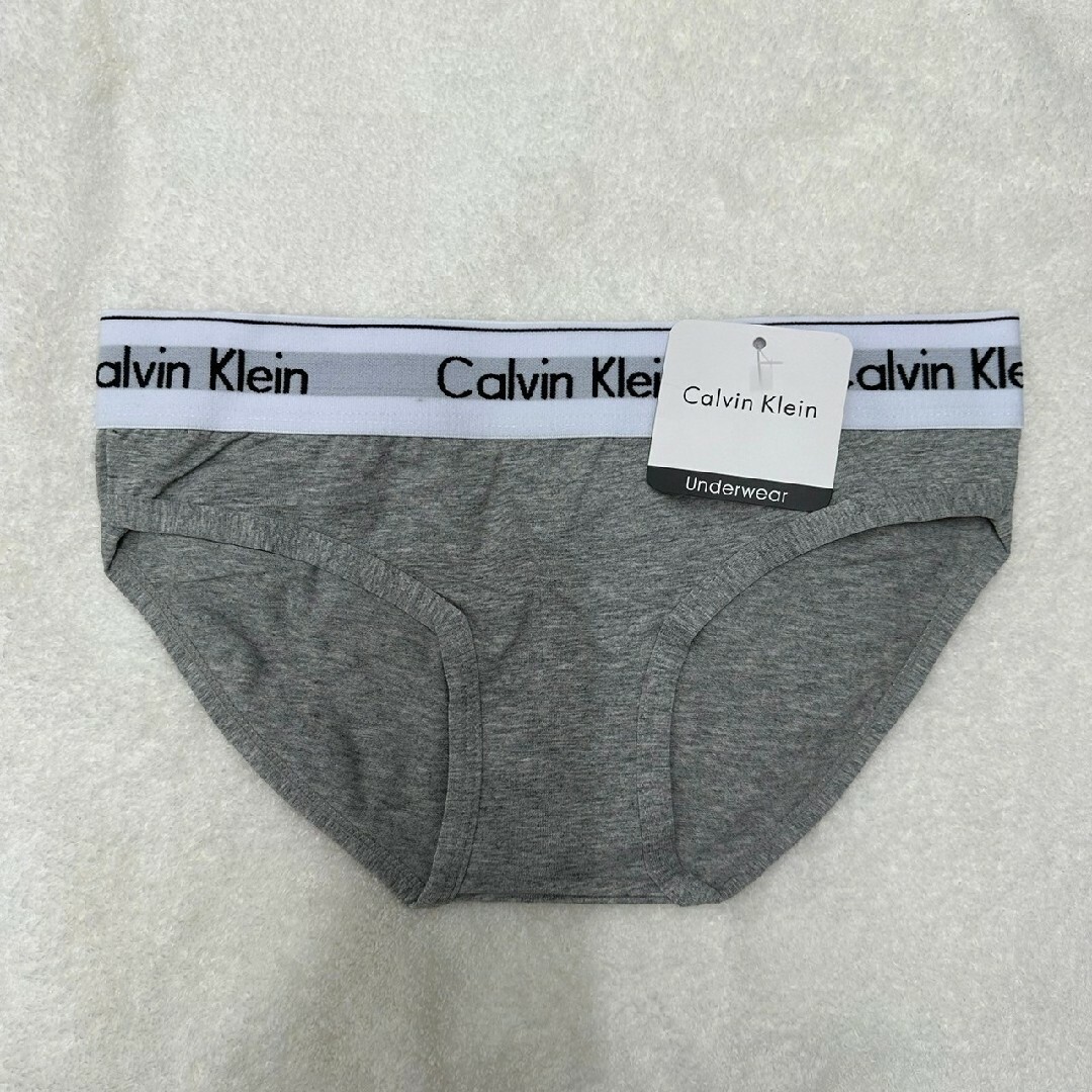 Calvin Klein(カルバンクライン)の新品未使用♡　Sサイズカルバンクライン　レディース　ブラ　ショーツセット レディースの下着/アンダーウェア(ブラ&ショーツセット)の商品写真