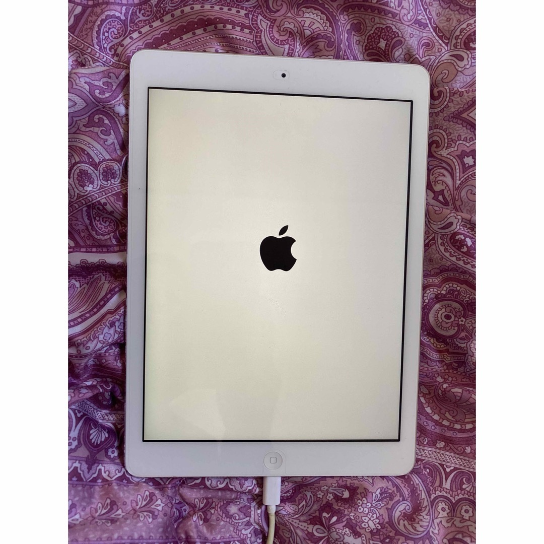 iPad Air  16GB シルバー　WiFiモデル スマホ/家電/カメラのPC/タブレット(タブレット)の商品写真