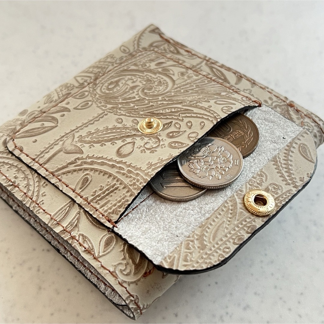 コンパクトな二つ折り財布　PS12281 レディースのファッション小物(財布)の商品写真