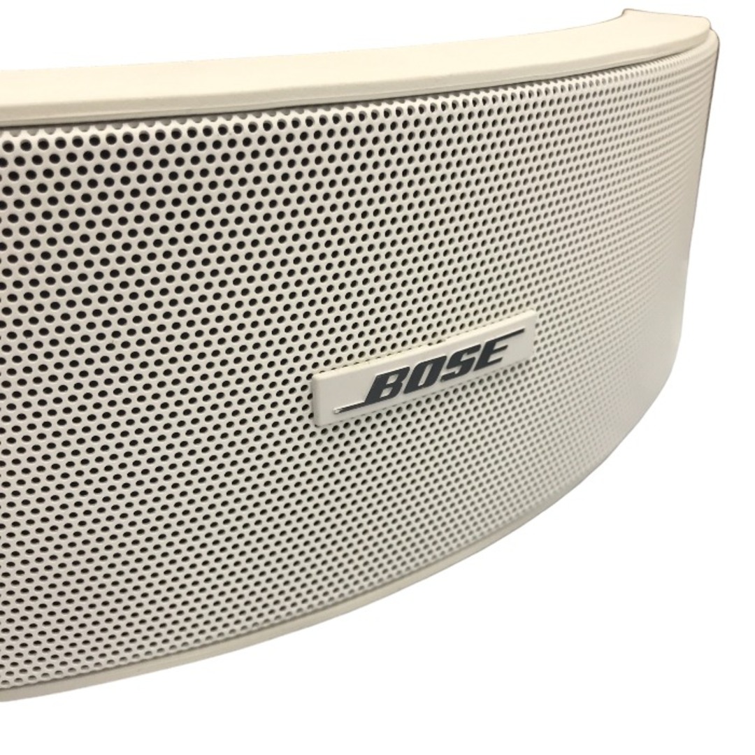 BOSE(ボーズ)のBOSE 151 SE ペアスピーカー 壁掛けブラケット付き environmental speakers ホワイト 中古 Y1 スマホ/家電/カメラのオーディオ機器(スピーカー)の商品写真