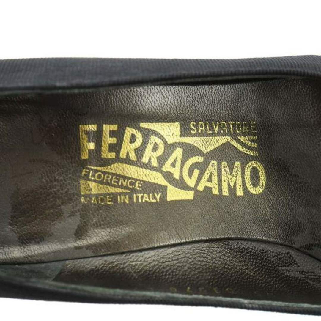 Salvatore Ferragamo(サルヴァトーレフェラガモ)のサルヴァトーレフェラガモ パンプス ヴァラ  リボン 4.5 21cm 黒 レディースの靴/シューズ(ハイヒール/パンプス)の商品写真