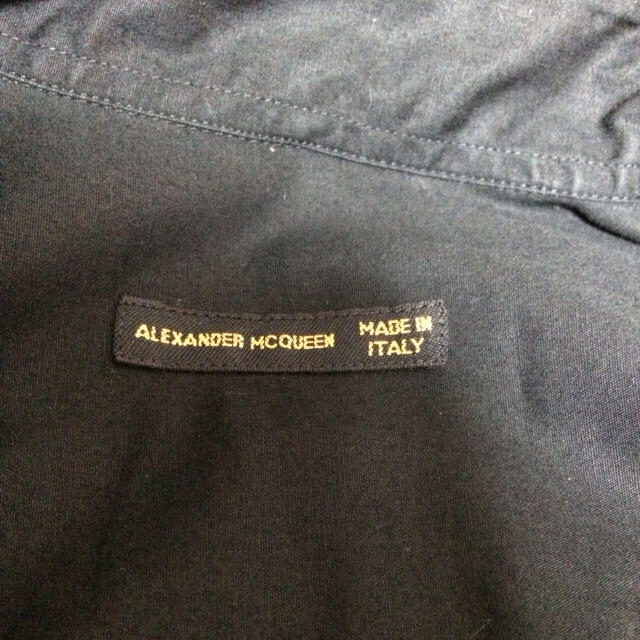 Alexander McQueen(アレキサンダーマックイーン)のスタイリッシュなブラックシャツ♡ レディースのトップス(シャツ/ブラウス(長袖/七分))の商品写真