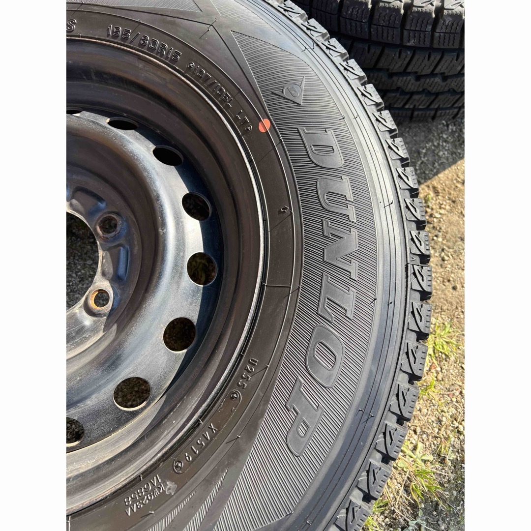 DUNLOP(ダンロップ)の国産　2019年製　スタッドレス　195/80R15 4本　純正　ハイエース 自動車/バイクの自動車(タイヤ・ホイールセット)の商品写真