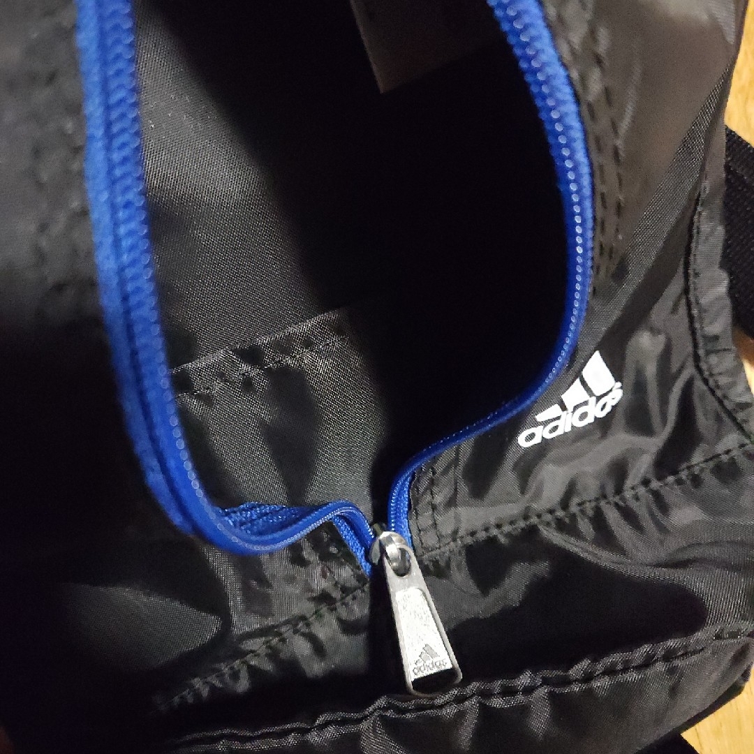 adidas(アディダス)のbabypinky様優先◇adidas　ボディバック キッズ/ベビー/マタニティのこども用バッグ(その他)の商品写真