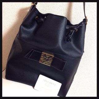 NINA RICCI(ショルダーバッグ)のフリマアイテム一覧 NINA RICCI(ショルダーバッグ)のフリマアイテム一覧