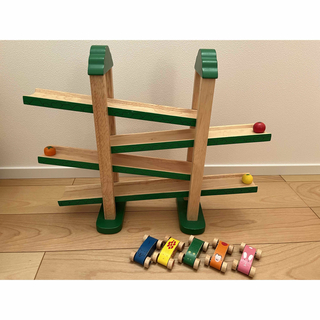 木製おもちゃ　車　スロープ　キッズ　ベビー(知育玩具)