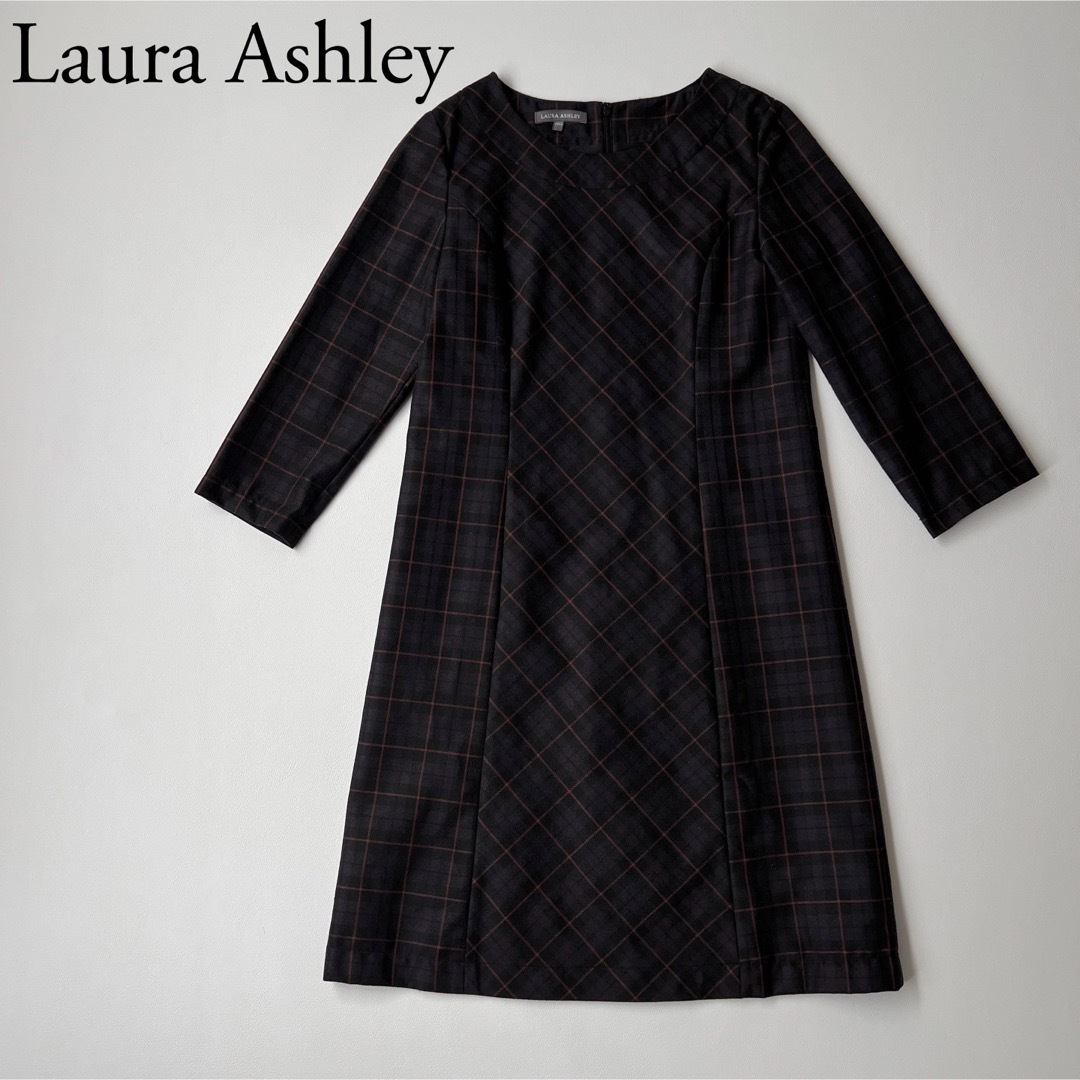 LAURA ASHLEY(ローラアシュレイ)の美品　Laura Ashley ローラアシュレイ　膝丈ワンピース　チェック柄 レディースのワンピース(ひざ丈ワンピース)の商品写真