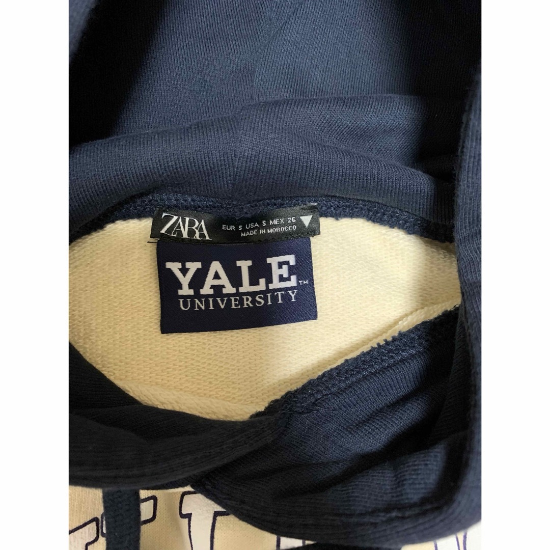 ZARA(ザラ)のZARA YALE  ™ UNIVERSITY クロップド　パーカー レディースのトップス(パーカー)の商品写真