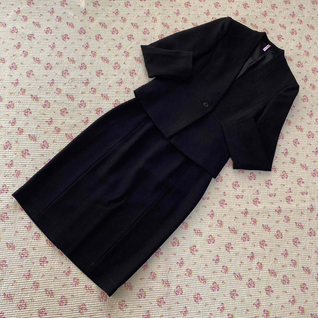 ANAYI(アナイ)のアナイ スカートスーツ 上36下38 W66 黒 春秋 未使用に近い DMW レディースのフォーマル/ドレス(スーツ)の商品写真
