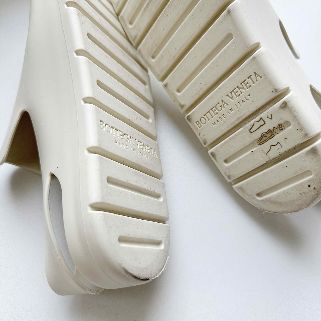 Bottega Veneta(ボッテガヴェネタ)のBOTTEGA VENETA  ザ・パドル ラバー サンダル サボ レディースの靴/シューズ(サンダル)の商品写真