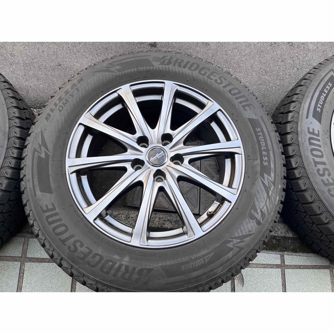 BRIDGESTONE(ブリヂストン)のバリ山美品ブリザックDM-V3 225/65/r17 自動車/バイクの自動車(タイヤ・ホイールセット)の商品写真