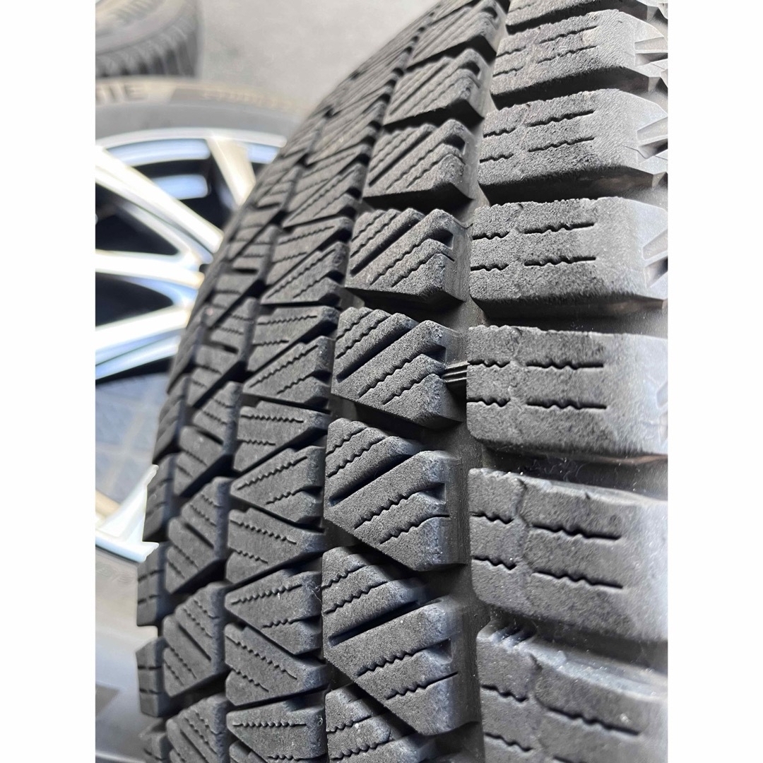 BRIDGESTONE(ブリヂストン)のバリ山美品ブリザックDM-V3 225/65/r17 自動車/バイクの自動車(タイヤ・ホイールセット)の商品写真