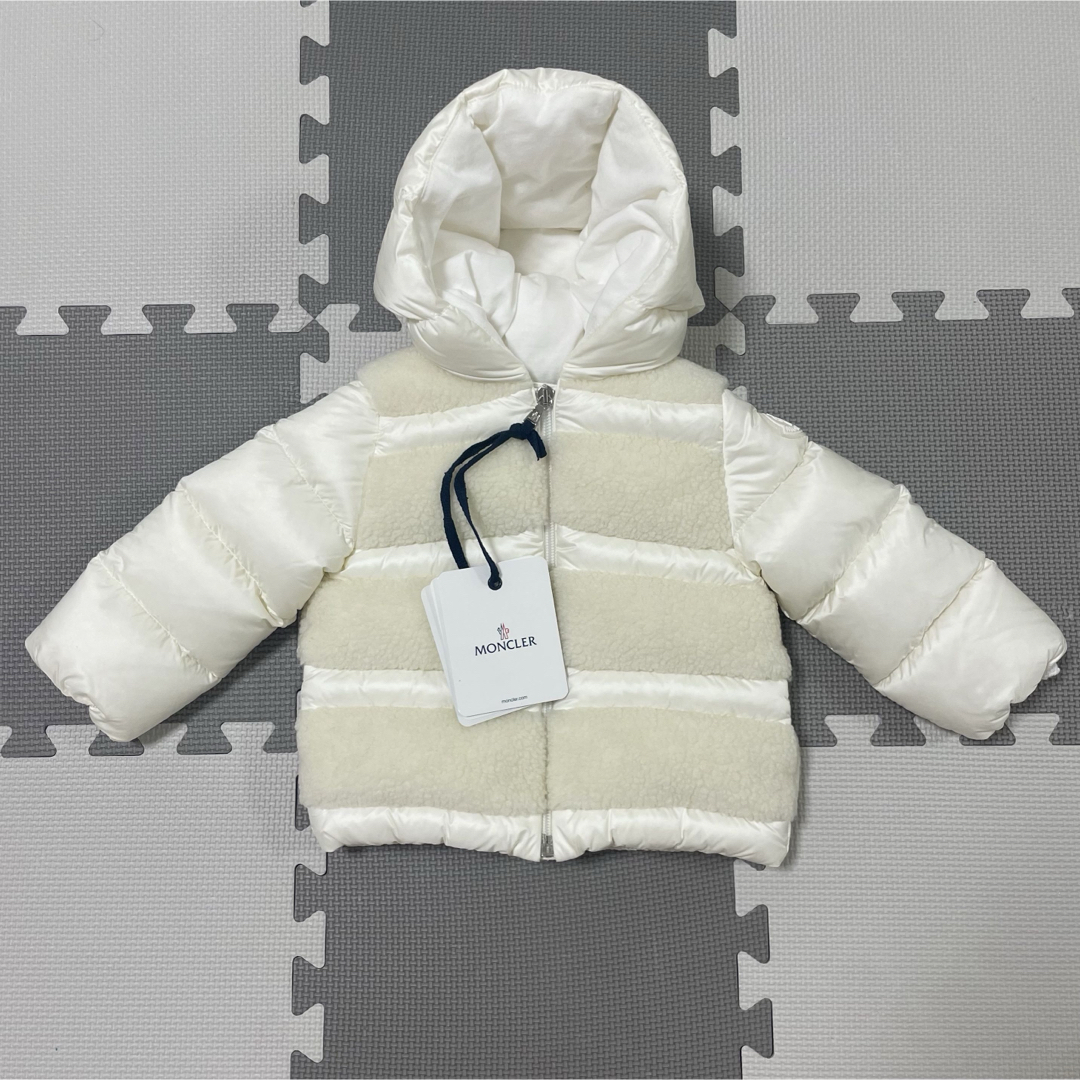 新品タグ付き　モンクレール　MONCLER ベビーダウン　ホワイト　ロゴマーク