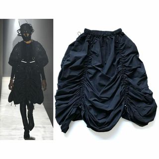 ジュンヤワタナベコムデギャルソン(JUNYA WATANABE COMME des GARCONS)の23AW JUNYA WATANABE シャーリング パラシュート スカート 黒(ひざ丈スカート)