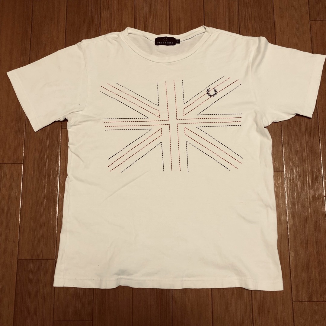 FRED PERRY(フレッドペリー)のフレッドペリー半袖シャツLサイズアイボリー メンズのトップス(Tシャツ/カットソー(半袖/袖なし))の商品写真