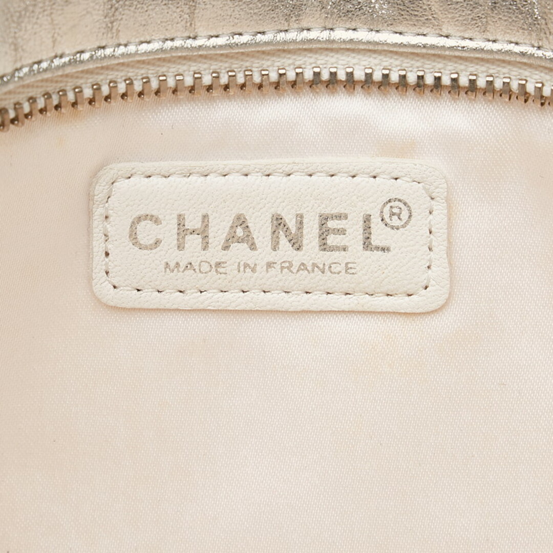 CHANEL(シャネル)のシャネル ニュートラベルライン ポーチ ナイロン レディース CHANEL 【228-30522】 レディースのファッション小物(ポーチ)の商品写真