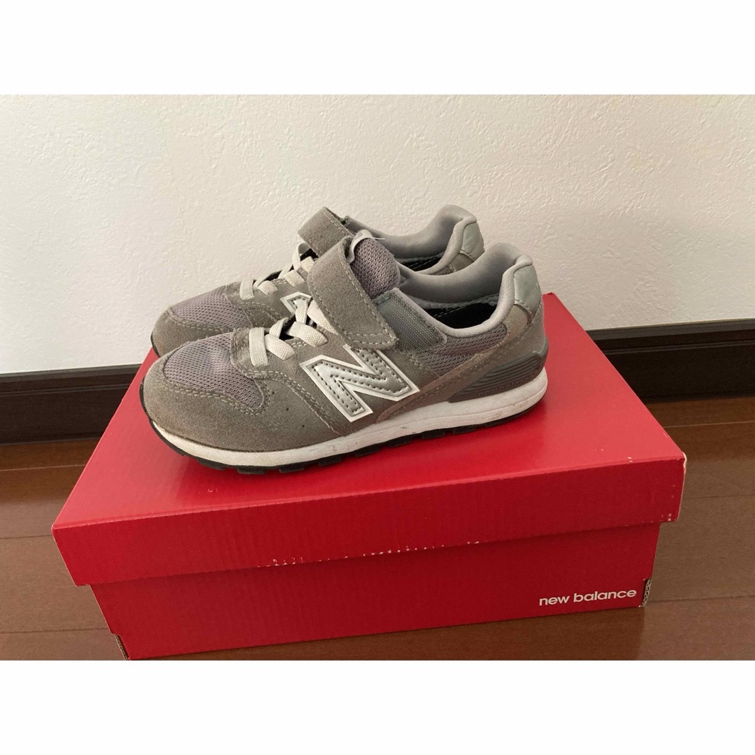 New Balance(ニューバランス)のニューバランス　YV996 グレー　18.5㎝ キッズ/ベビー/マタニティのキッズ靴/シューズ(15cm~)(スニーカー)の商品写真