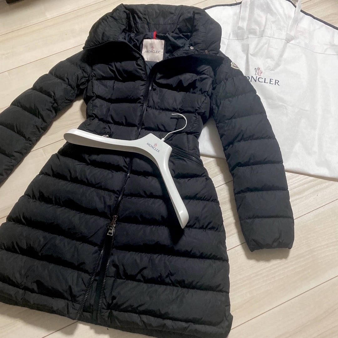 MONCLER(モンクレール)の美品モンクレール　フラメッテ☆ハンガーガーメント付き☆ レディースのジャケット/アウター(ダウンコート)の商品写真