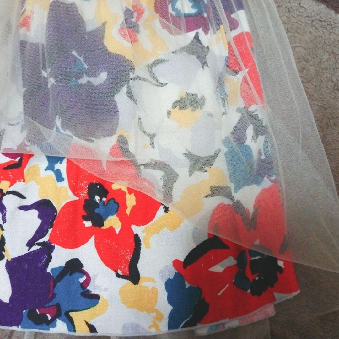 Lois CRAYON(ロイスクレヨン)のロイスクレヨン  ボタニカル チュールスカート レディースのスカート(ひざ丈スカート)の商品写真