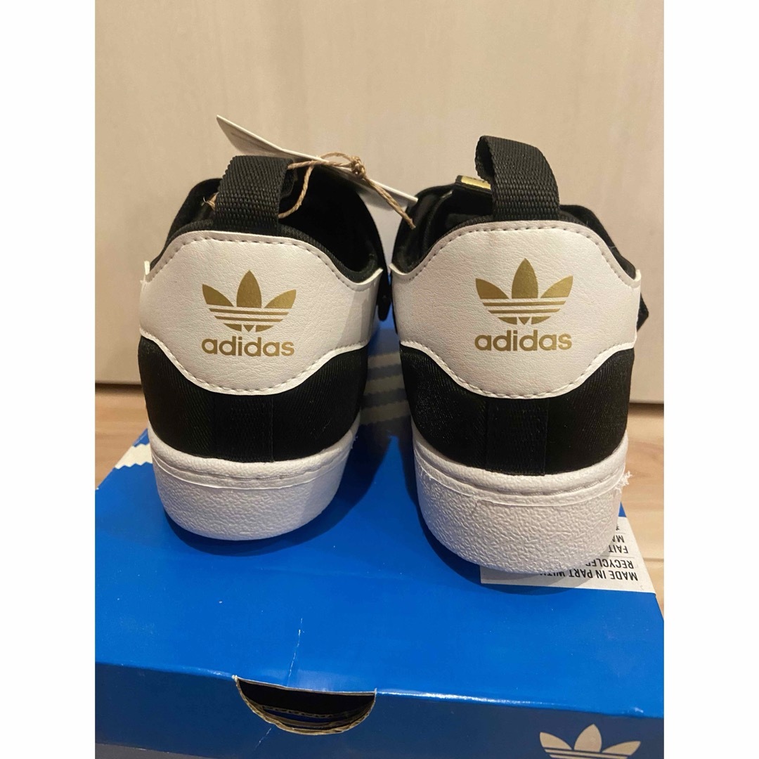 adidas(アディダス)の新品未使用　adidas キッズSSTスリップオン　20センチ キッズ/ベビー/マタニティのキッズ靴/シューズ(15cm~)(スリッポン)の商品写真