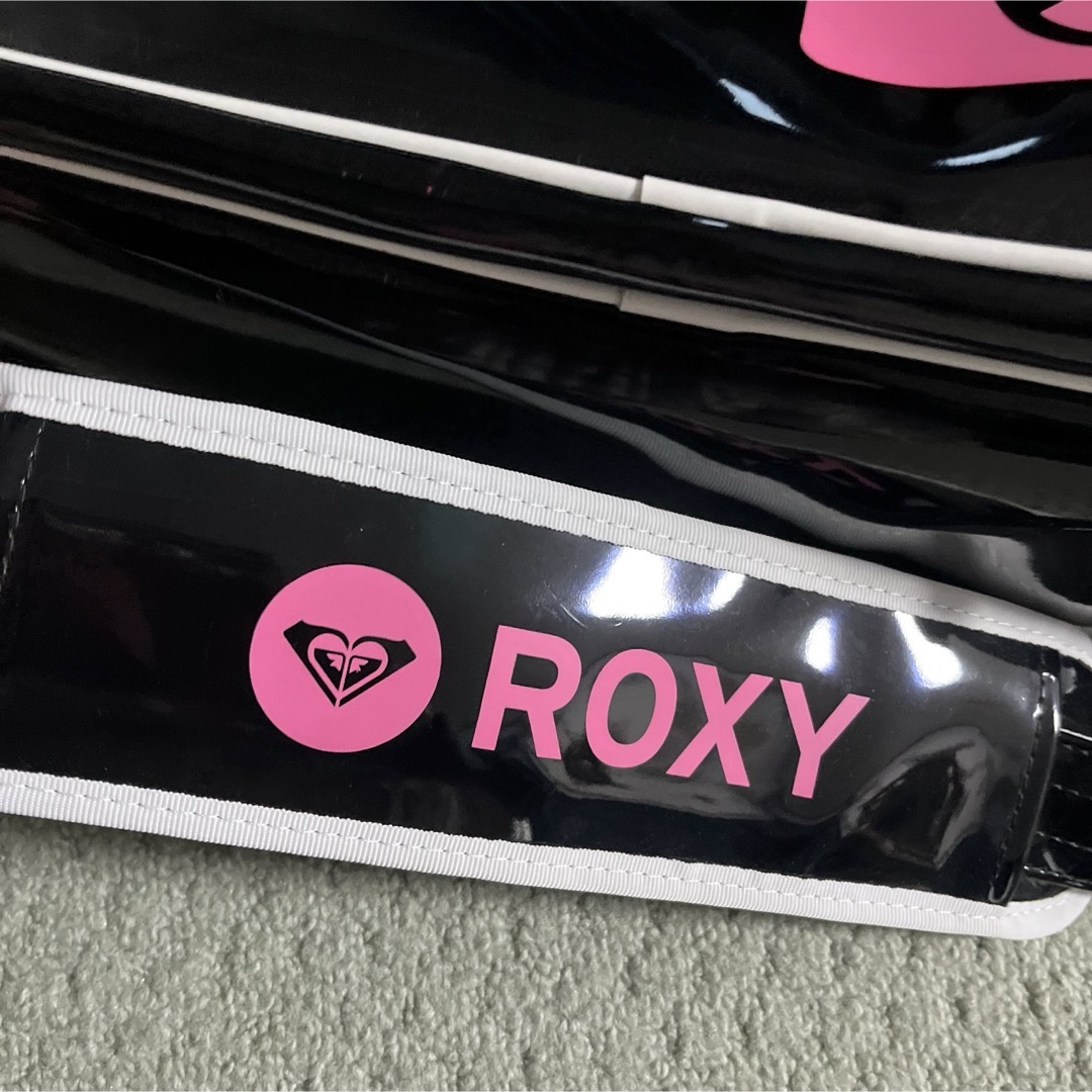 Roxy(ロキシー)のロキシー ROXY　エナメルスポーツバッグ エナメルバッグ 黒 ピンク スポーツ/アウトドアのアウトドア(その他)の商品写真