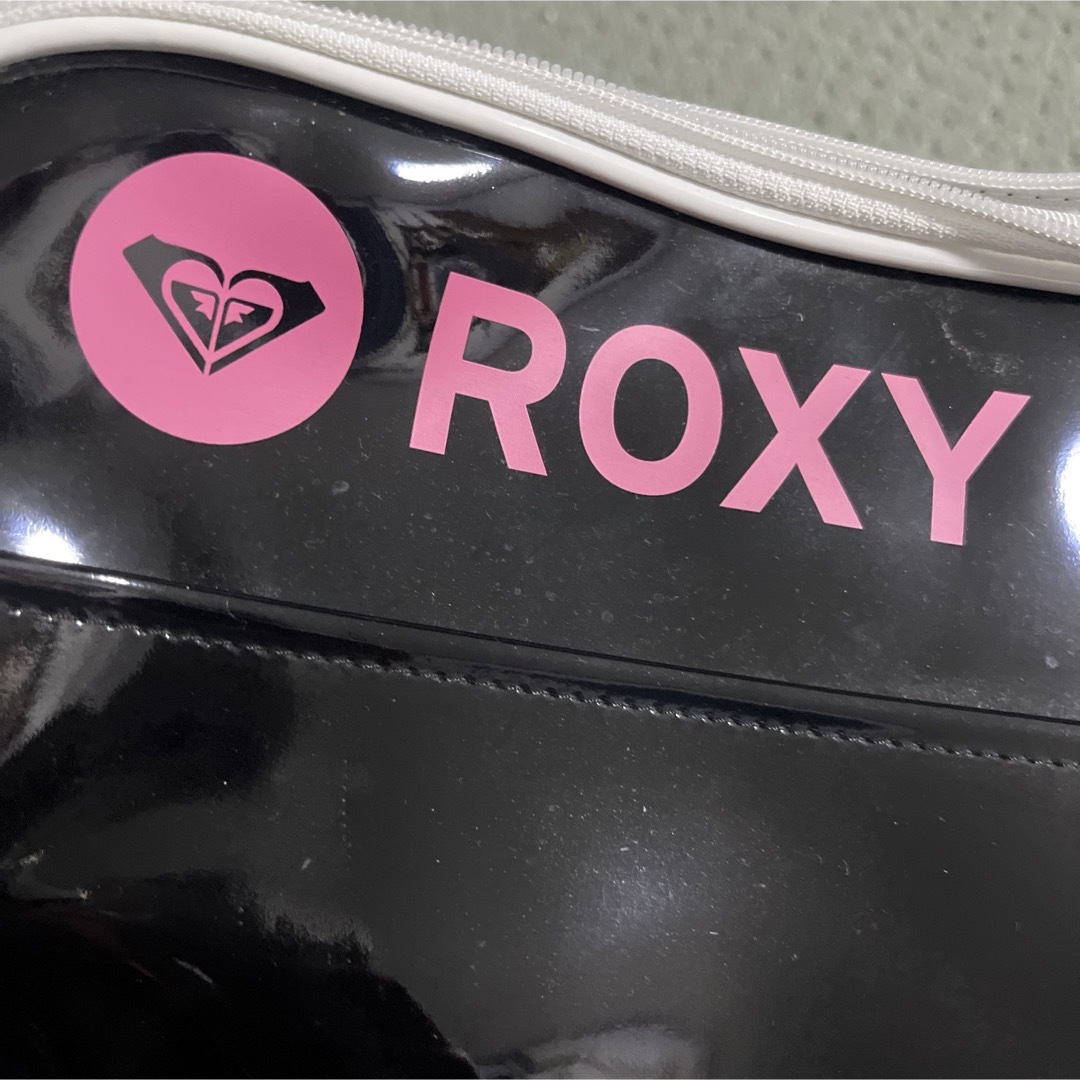 Roxy(ロキシー)のロキシー ROXY　エナメルスポーツバッグ エナメルバッグ 黒 ピンク スポーツ/アウトドアのアウトドア(その他)の商品写真