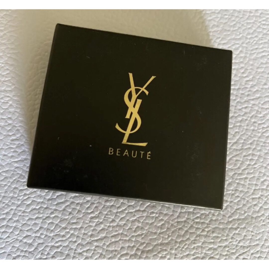 Yves Saint Laurent Beaute(イヴサンローランボーテ)のイヴ・サンローラン ノベルティ  ブレスレット　箱付き正規品 レディースのアクセサリー(ブレスレット/バングル)の商品写真