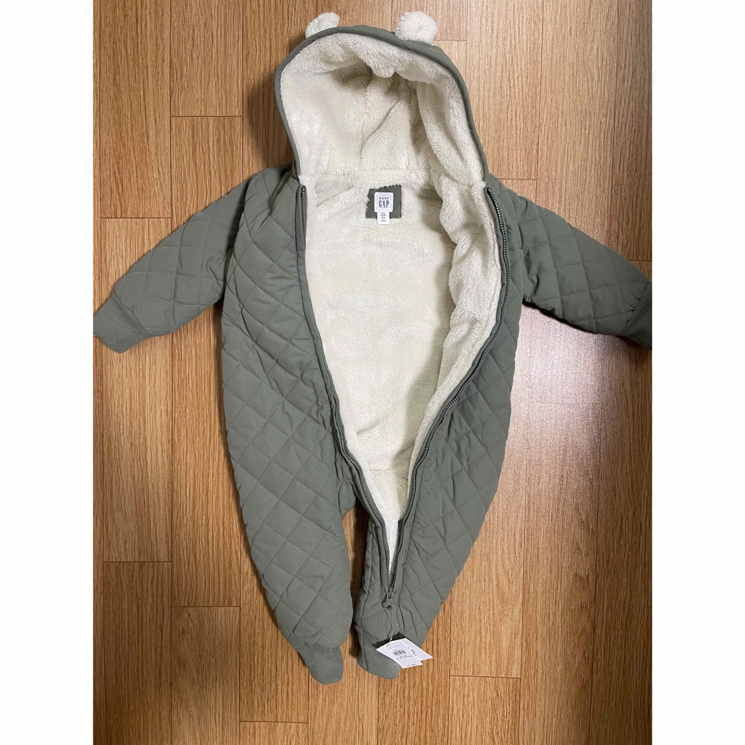 babyGAP(ベビーギャップ)の⭐️新品⭐️ベビーギャップ　キルティングボアボディオール キッズ/ベビー/マタニティのベビー服(~85cm)(カバーオール)の商品写真