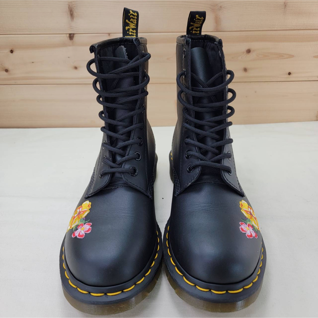 Dr.Martens(ドクターマーチン)のドクターマーチン ８ホール ブーツ ブラック/花柄 刺繍 UK6 25cm レディースの靴/シューズ(ブーツ)の商品写真