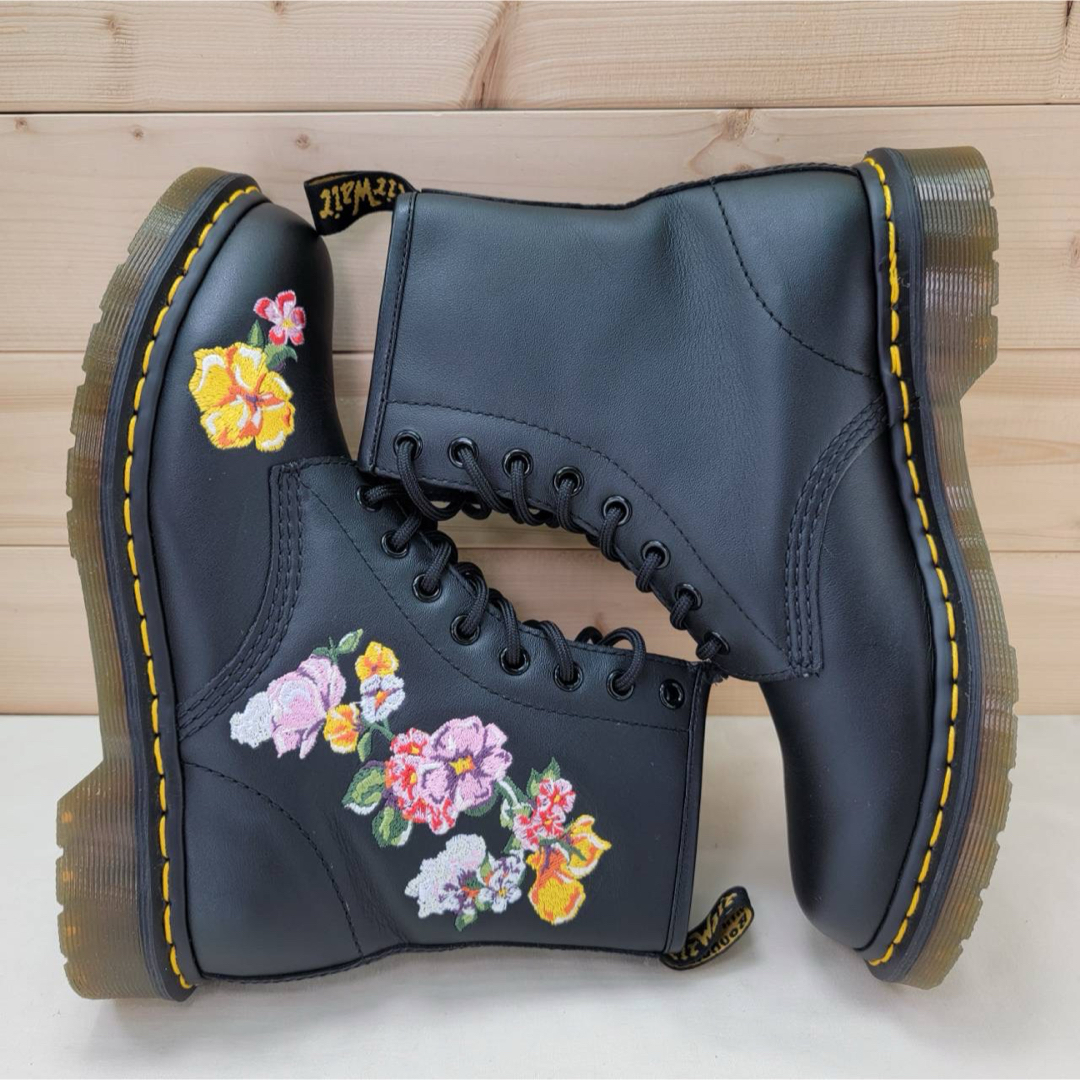 Dr.Martens(ドクターマーチン)のドクターマーチン ８ホール ブーツ ブラック/花柄 刺繍 UK6 25cm レディースの靴/シューズ(ブーツ)の商品写真