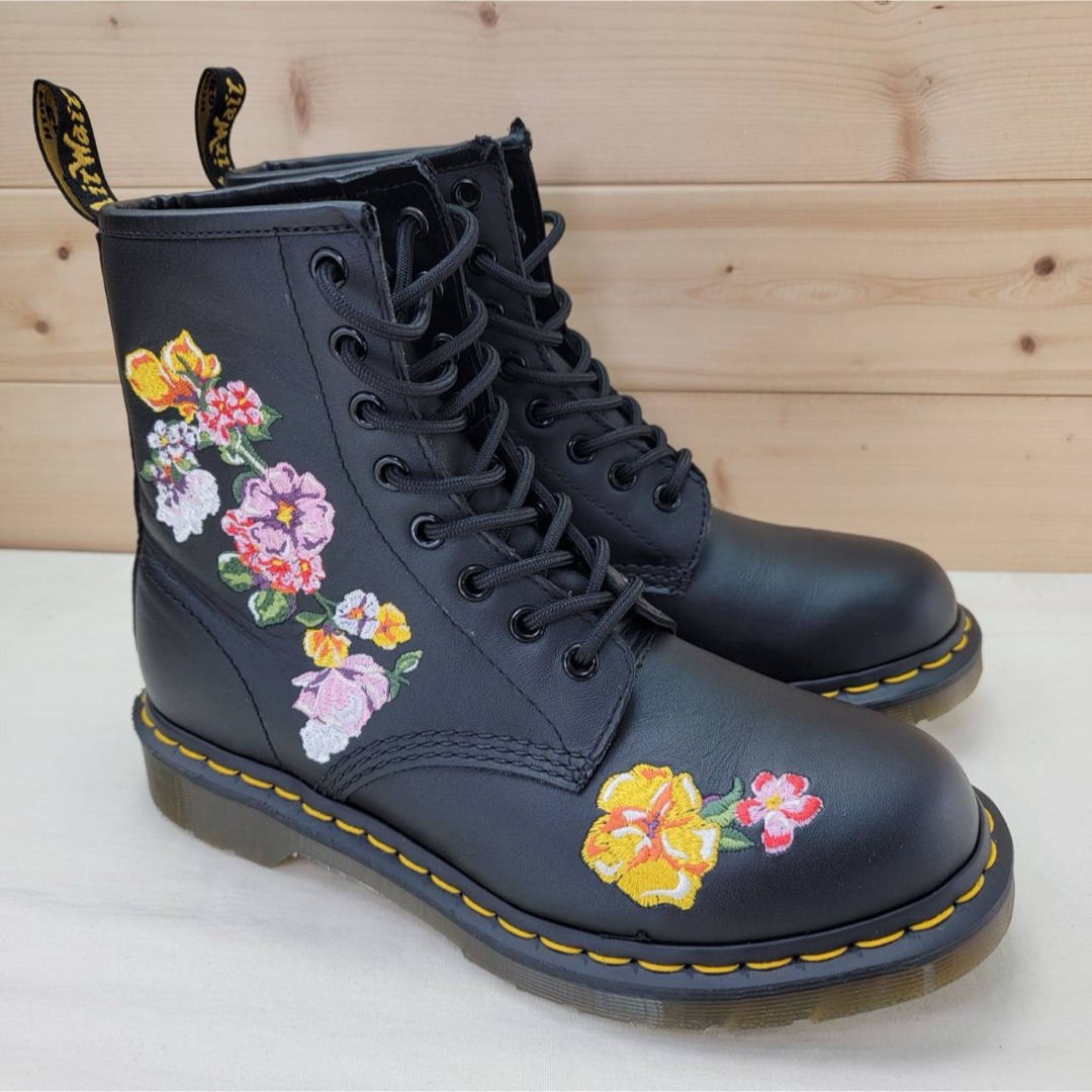 Dr.Martens(ドクターマーチン)のドクターマーチン ８ホール ブーツ ブラック/花柄 刺繍 UK6 25cm レディースの靴/シューズ(ブーツ)の商品写真