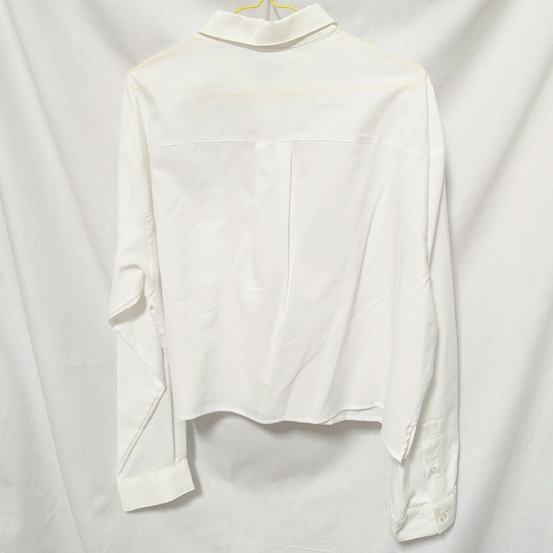 GU(ジーユー)の新品 未使用 GU カラークロップドシャツ 長袖 オフホワイト XL レディースのトップス(シャツ/ブラウス(長袖/七分))の商品写真