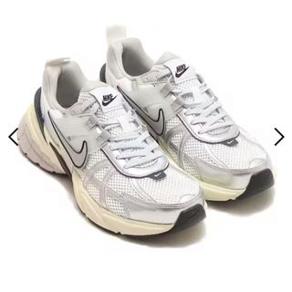 ナイキ(NIKE)のNIKE  V2K RUN 新品未使用　24.5㎝(スニーカー)