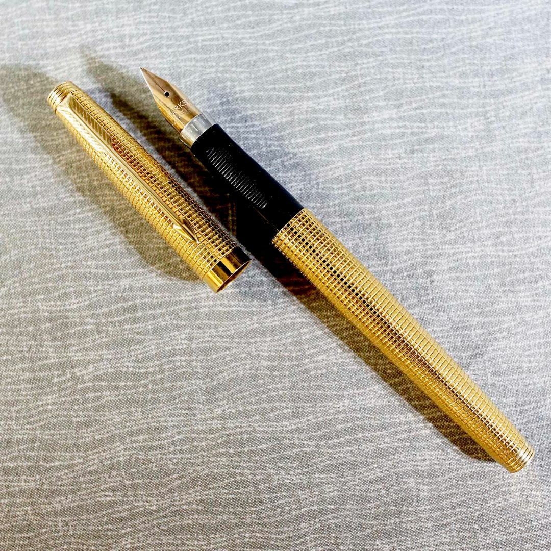 Parker(パーカー)の【美品 送料込み】パーカー 万年筆 ７５ インシグニア ゴールドフィルド 金張り インテリア/住まい/日用品の文房具(ペン/マーカー)の商品写真