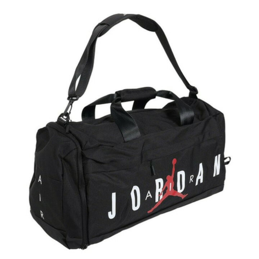 Jordan Brand（NIKE）(ジョーダン)のエアジョーダン　ボストンバッグ　ブラック黒色　ショルダー　旅行　部活　ナイキ メンズのバッグ(ボストンバッグ)の商品写真
