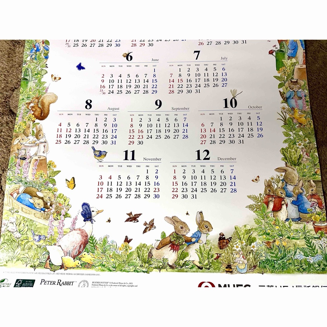 PETER RABBIT（TM）(ピーターラビット)のレア新品✨ピーターラビット 2024年カレンダー ポスター 三菱UFJ信託銀行 インテリア/住まい/日用品の文房具(カレンダー/スケジュール)の商品写真